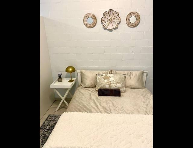 1 BEDROOM PROPERTY TO RENT IN WYNBERG